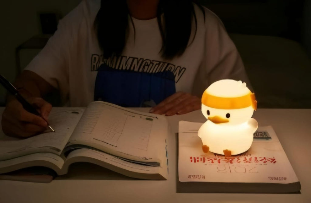 Luminária Infantil Abajur Siliconado Patinho 7 Cores LE-5854